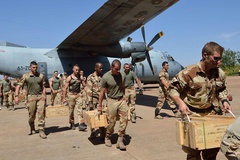 فرانسه خروج کامل نظامیانش از مالی و استقرار در نیجر را بررسی می‌کند