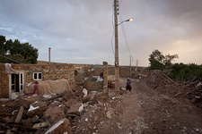 نماینده ورزقان: هنوز تعداد زیادی از خانه‌ها در مناطق زلزله زده بلاتکلیف هستند