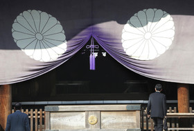 انتقاد کره جنوبی از اقدام شینزو آبه در فرستادن هدیه به معبد "یاسوکونی"