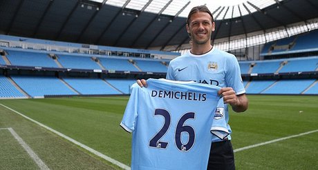 تمدید قرارداد دمیکلیس با منچستر‌سیتی 