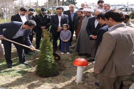 کاشت درخت به نام "اساتید بازنشسته" در دانشگاه‌ها	 