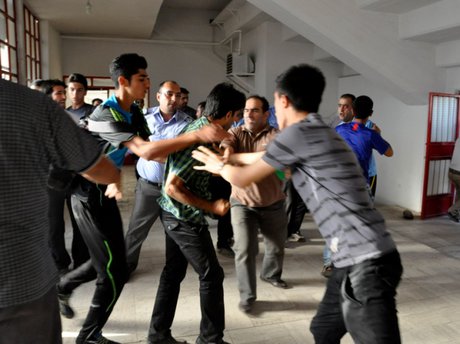 درگیری شدید در دیدار امیدهای پرسپولیس و عقاب