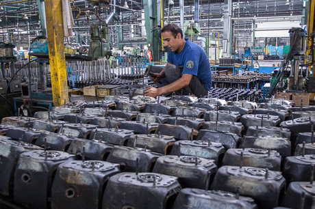 خروج از رکود هنوز به صنایع کوچک و بخش خصوصی نرسیده است