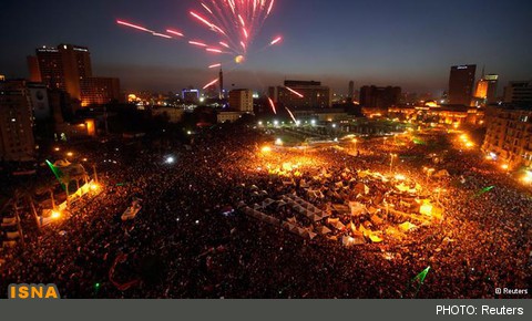 "مرسی تا فردا وقت دارد!"{ خ}حضور 17 میلیونی موافقان و مخالفان مرسی در خیابان‌ها + تصاویر