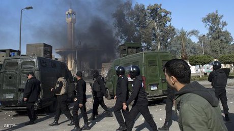 راهپیمایی شبانه مخالفان "کودتا" و ادامه اخراج دانشجویان مصری