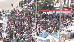 تجمع مصری‌ها در التحریر؛ مقر‌های دولتی تحت کنترل ارتش