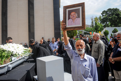 پيكر حميد حمزه به قطعه هنرمندان تشييع شد