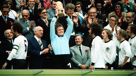 1974، قهرمانی آلمان با بمب‌افکن!