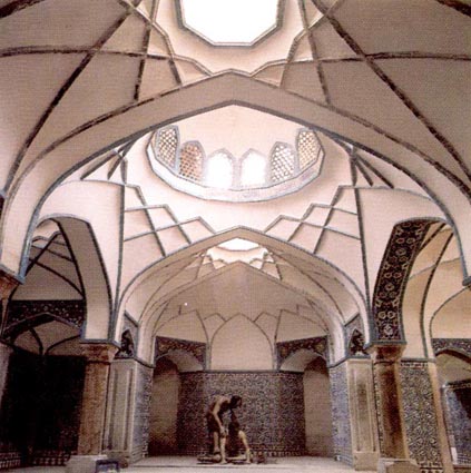 حمام مهم‌ترين بنا بعد از مسجد و مدرسه در ايران است
حمام زماني يكي از وسايل اندازه‌گيري جمعيت شهرها بود
