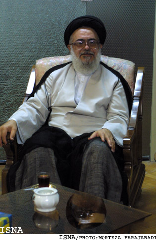مشروح خبر ديدار تعدادي از اعضاي انجمن اسلامي دانشجويان دانشگاه تهران باآيت‌الله موسوي خوئيني‌ها
صبغه‌ي اسلامي انجمن‌هاپررنگ شود
لزوم تبيين مرزهاي جبهه اصلاحات