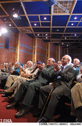 /گزارش تصويري/
مراسم بزرگداشت “جمشيد لايق” _ خانه هنرمندان