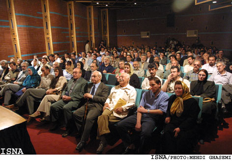 /گزارش تصويري/
مراسم بزرگداشت “جمشيد لايق” _ خانه هنرمندان