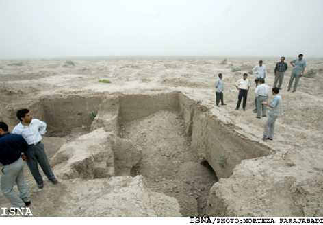 /گزارش تصويري/
حفاري هاي غير مجاز در جيرفت (ريگ انبار) /2/