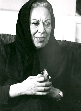 سيمين دانشور در هوشياري به‌سر مي‌برد