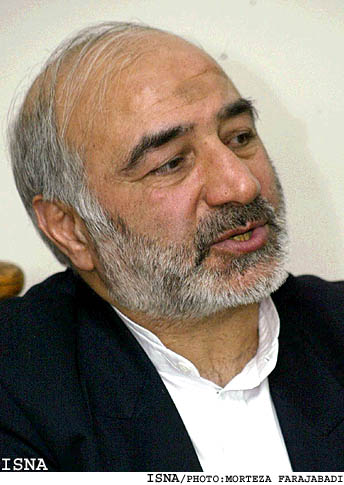 /چو ايران نباشد تن من مباد/
منصوري:
طرح مساله‌ي سه جزيره‌ي ايراني دادن آدرس غلط به كشورهاي منطقه براي توجه بر مسايل سياسي است