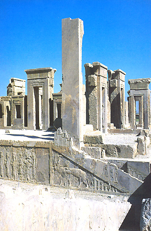 كارشناس سنگ:
دقيق‌ترين مهندسي معماري سنگ در تخت جمشيد (پارسه) به كار برده شده است
/وضعيت ناگوار پارسه (تخت جمشيد) پايان مي‌يابد؟/‌45