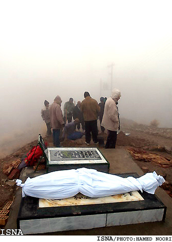 /گزارش تصويري/‌9 
بازهم زلزله بازهم فاجعه 
زلزله‌ي روستاهاي اطراف شهرستان زرند - روستاي حتكن