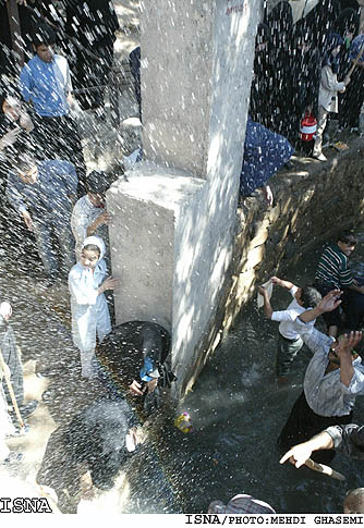 /گزارش تصويري/2
مراسم مذهبي قاليشويان در مشهد اردهال - كاشان