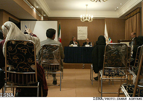 ”چو ايران نباشد تن من مباد“
رضا نظرآهاري:
مجموعه كتاب‌هاي تاريخي ايران‌شناسي در آرشيو وزارت امور خارجه نگهداري مي‌شود