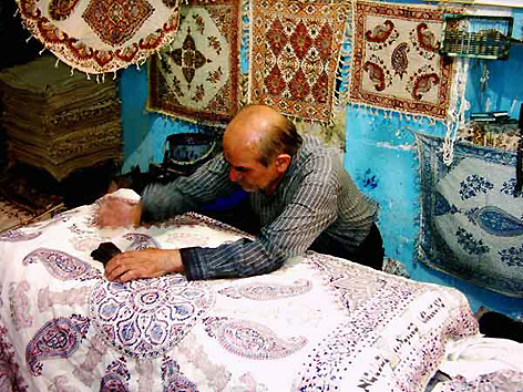/گزارش/
صنايع دستي، جاذبه‌اي شاخص در جذب گردشگران