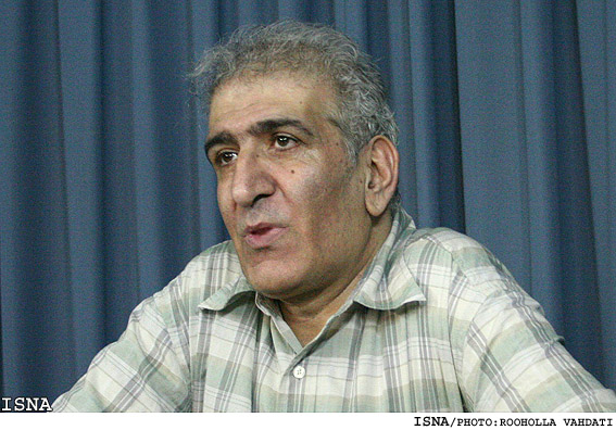 احمد پوري:
برگزاري جايزه‌هاي ادبي هنرمندان را از انزوا خارج مي‌كند