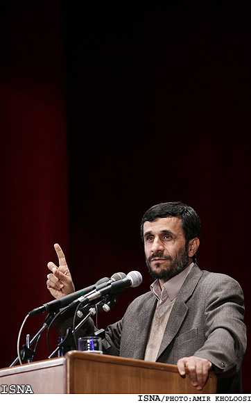 رييس‌جمهور با اشاره به مواضع ايران در تحولات هسته‌يي:
مخالف التهاب و تنش هستيم
در چارچوب مقررات بين‌المللي عمل و از حقوق خود دفاع مي‌كنيم
