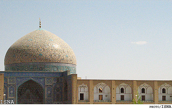 گنبد مسجد «شيخ لطف‌الله» اصفهان با ترك 10 متري‌اش چند سال استوار مي‌ماند؟