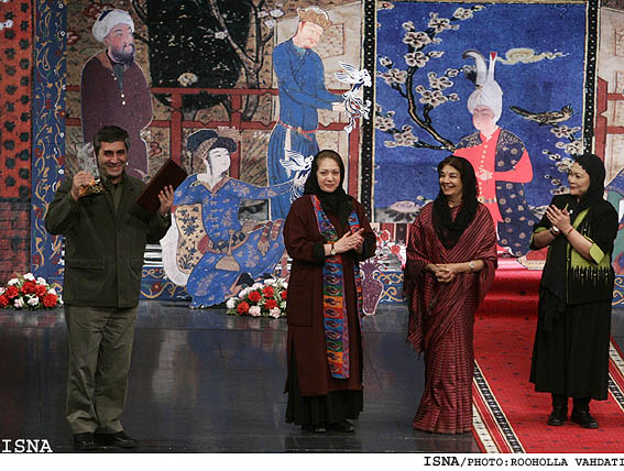 ابراهيم حاتمي‌كيا دراختتاميه‌ي بخش بين‌الملل جشنواره‌ي فيلم فجر/روح‌اله وحدتي