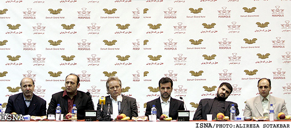 نشست مطبوعاتي «آري هان» سرمربي هلندي تيم فوتبال پرسپوليس/عليرضا صوت‌اكبر