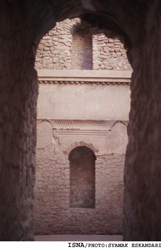 زمان رسيدگي به وضعيت اسفناك آثار باستاني فيروزآباد كي فرا مي‌رسد؟
تزئيناتي از ده‌ها قرن پيش در آتشكده‌ي پارس (كاخ اردشير) ـ روايت عكس‌ها (7)