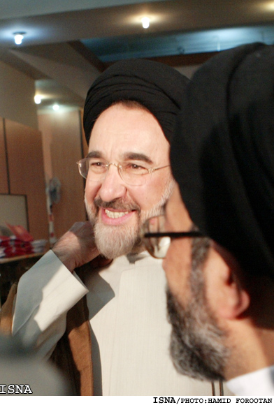 /تجلي عزت و وحدت ملي/
سيدمحمد خاتمي راي خود را به صندوق انداخت