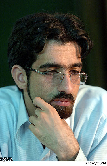 ميزگرد نقش دانشگاهيان در فضاي سياسي/3
دبير سياسي انجمن اسلامي دانشگاه تهران:
ـ دانشگاهيان اهداف خود را عيني‌تر كنند
ـ خواست اصلي جنبش دانشجويي، دموكراسي است