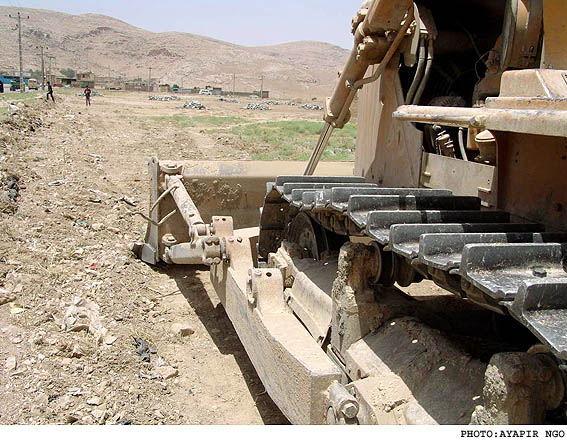 رييس انجمن دوستداران ميراث فرهنگي ايذه:
سازمان ميراث فرهنگي و گردشگري استان مي‌خواهد ”تاق طويله‌ي قرن 21 “ را بسازد؟!