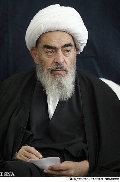 آيت‌الله العظمي فاضل لنكراني:
شرکت بانوان در مکان‌هاي عمومي ورزشي که همراه با اختلاط است به هيچ وجه جايز نيست