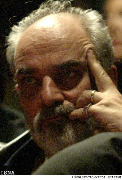 آيدين آغداشلو پس از 30 سال آثارش را يك‌جا عرضه كرد
"تصور ايراني‌هاي خارج از كشور از داخلي‌ها، متقابلا با سوء تفاهم همراه است"