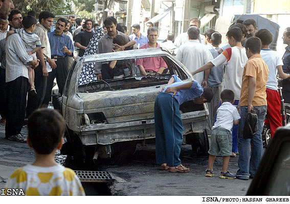 /حريق يك دستگاه پژو پارس در تهران/
مدير تضمين كيفيت ايران‌خودرو:
نصب سيستم‌هاي صوتي غير استاندارد و دستكاري سيم‌كشي خودرو علت حادثه بود