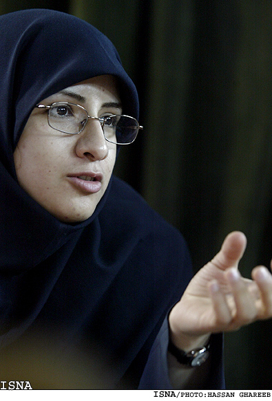 عضو انجمن اسلامي دانشجويان دانشگاه تهران:
ـ فعاليت دانشجويان از سوي مسوولان پاسخي نمي‌بيند
ـ ترجمه‌ي شعار آزادي و دموكراسي به زبان مردم بسيار مهم است
