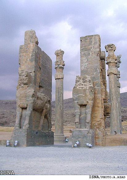 مدير بنياد فارس‌شناسي:
حفظ آثار تاريخي، محور اصلي طرح احياي آثار هخامنشي تخت جمشيد (پارسه) باشد
/وضعيت ناگوار پارسه (تخت جمشيد) پايان مي‌يابد؟/‌60