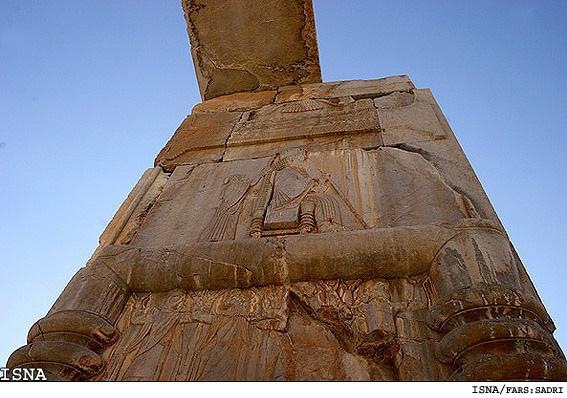 يك كارشناس مرمت:
مرمت آثار سنگي تخت جمشيد (پارسه ) استاندارد نيست
/وضعيت ناگوار پارسه (تخت جمشيد) پايان مي‌يابد؟/‌?5