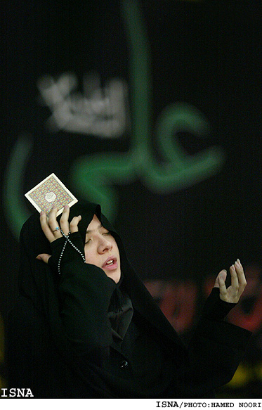 شبي برتر از هزار ماه 
گزارشي از مراسم احيا در دانشگاه‌هاي اهواز