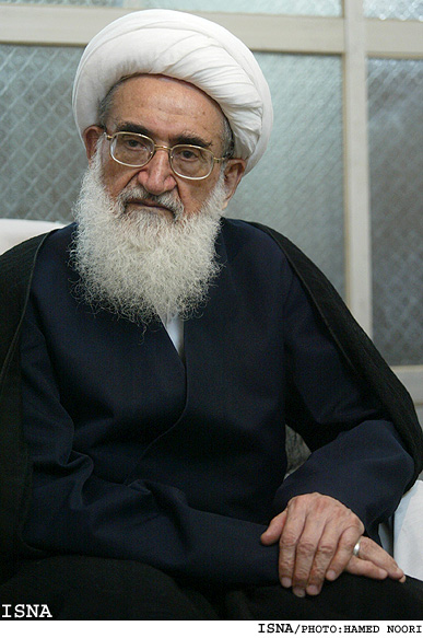 آيت ‌الله العظمي نوري همداني: 
*حضور بانوان در ورزشگاه‌ها، مخالف موازين اسلامي است
*انتظار مي‌رود دولت در موارد مشابه با حوزه‌هاي علميه مشورت كند