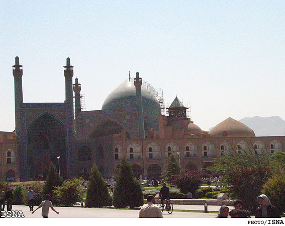 يك تورگردان:
درست نيست درآمد موزه‌ها را از مردم بخواهيم
ما حتا براي بازديد از مساجد ورودي مي‌گيريم