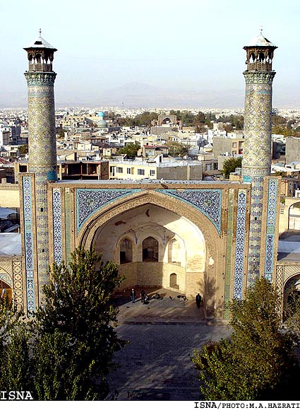علاوه بر تجديد نظر در حريم آثار تاريخي شهر،
پرونده‌ي باغستان سنتي قزوين براي ثبت در فهرست آثار ملي آماده مي‌شود
