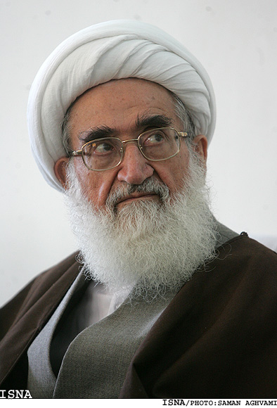 آيت‌الله العظمي نوري همداني با محكوميت هتك حرمت قرآن:
دنياي استكبار منتظر نتايج خشم آتشين مسلمانان جهان باشد