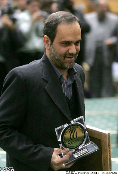 در آستانه سالگرد درگذشت دانشمند جهادگر دكتر كاظمي آشتياني
مرکز سلول درماني پژوهشكده «رويان»، شنبه در تهران افتتاح مي‌شود