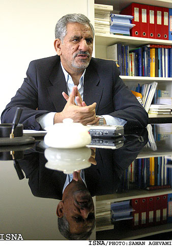 تاكيد جهانگيري بر ادغام وزارت‌خانه‌هاي صنايع‌ومعادن و بازرگاني
"نهاد تصميم گيرنده در مورد صنعت و بازرگاني بايد متمركز شود"