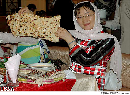 خبرنگاران چيني در ديدار با دكتر ملك‌زاده:
ايران كشوري بود كه خود را در آن گم كرديم
زيباترين نقطه بازديد ما نقش جهان و مسجد اصفهان بود