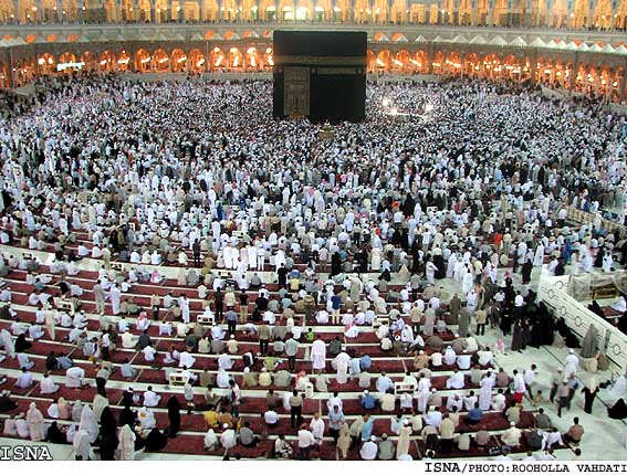 وزير حج عربستان در ديدار با قهرودي:
زايران ايراني الگوي انضباط و ادب هستند
نشست كاري پيرامون عمره بين مسوولان دو كشور برگزار مي‌شود