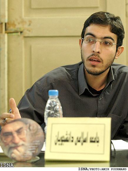 دبيركل جامعه‌ اسلامي دانشجويان:
*جنبش دانشجويي امروز نقش راهبري ايفا نمي‌كند
*مهمترين چالش پيش‌ روي انقلاب فاصله گرفتن از آرمان‌هاي اصيل است