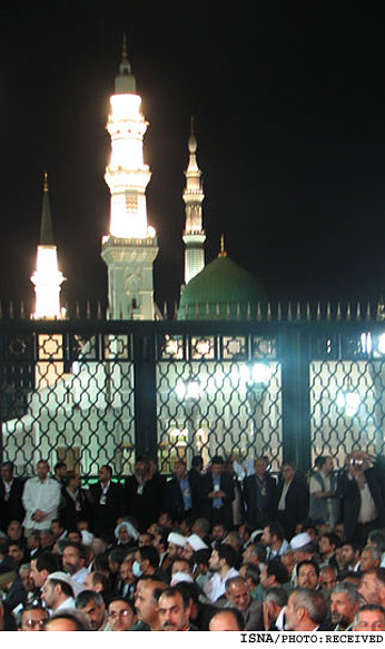 خداحافظي با شهر پيامبر (ص) در آخرين دعاي کميل زايران مدينه قبل
دومين دعاي کميل زايران ايراني بار ديگر در سکوت قبرستان بقيع طنين‌انداز شد